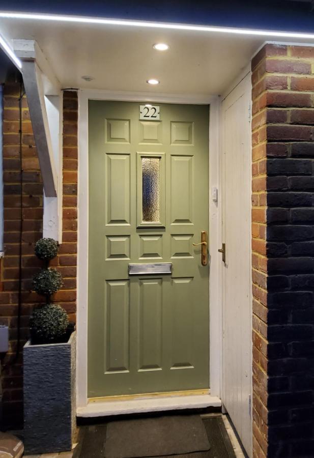 Air Conditioned Modern Double Bed Room With Private Attached Bathroom - Free Parking - Near London Heathrow Airport & Southall Broadway Exterior foto