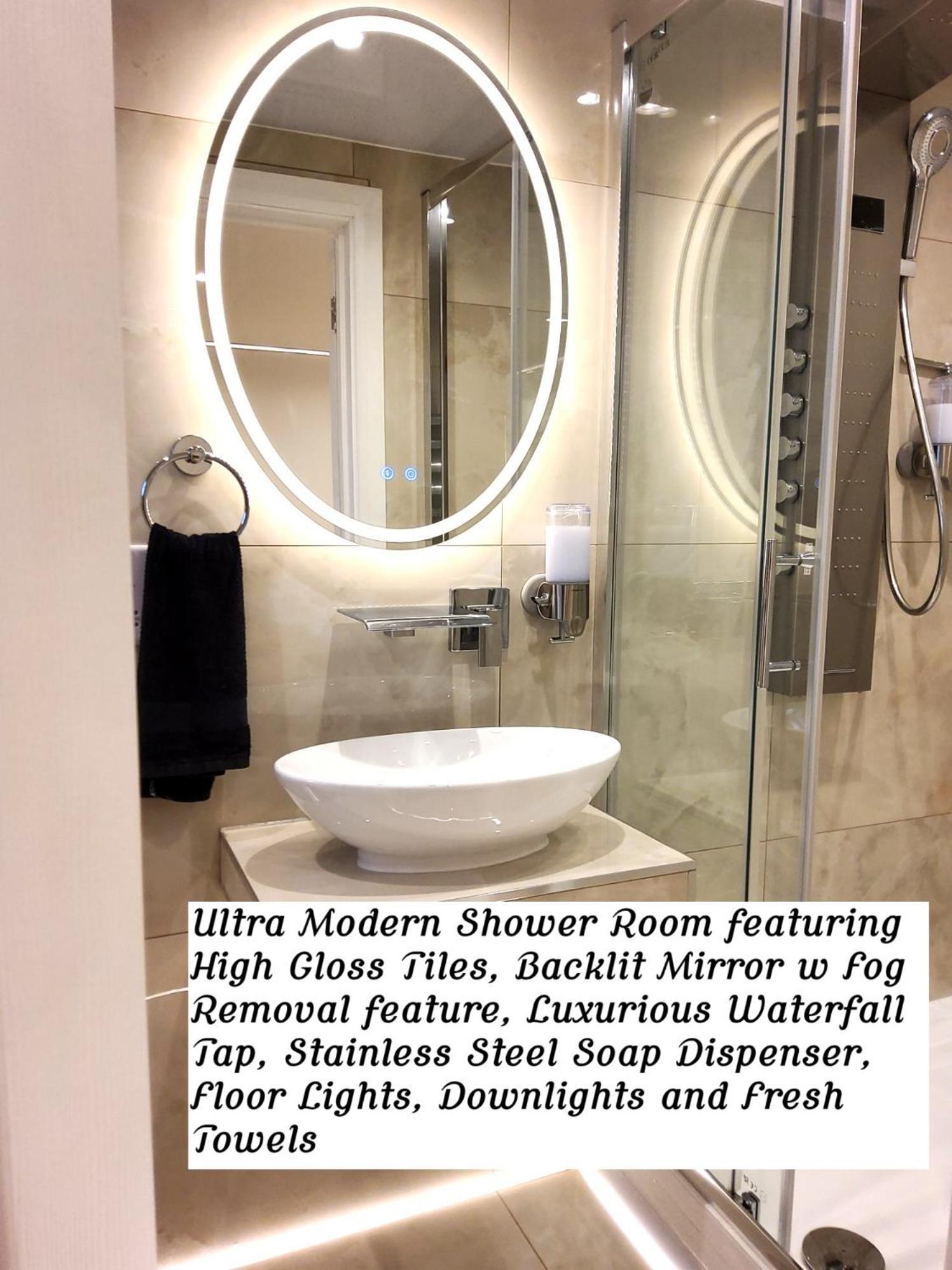 Air Conditioned Modern Double Bed Room With Private Attached Bathroom - Free Parking - Near London Heathrow Airport & Southall Broadway Exterior foto