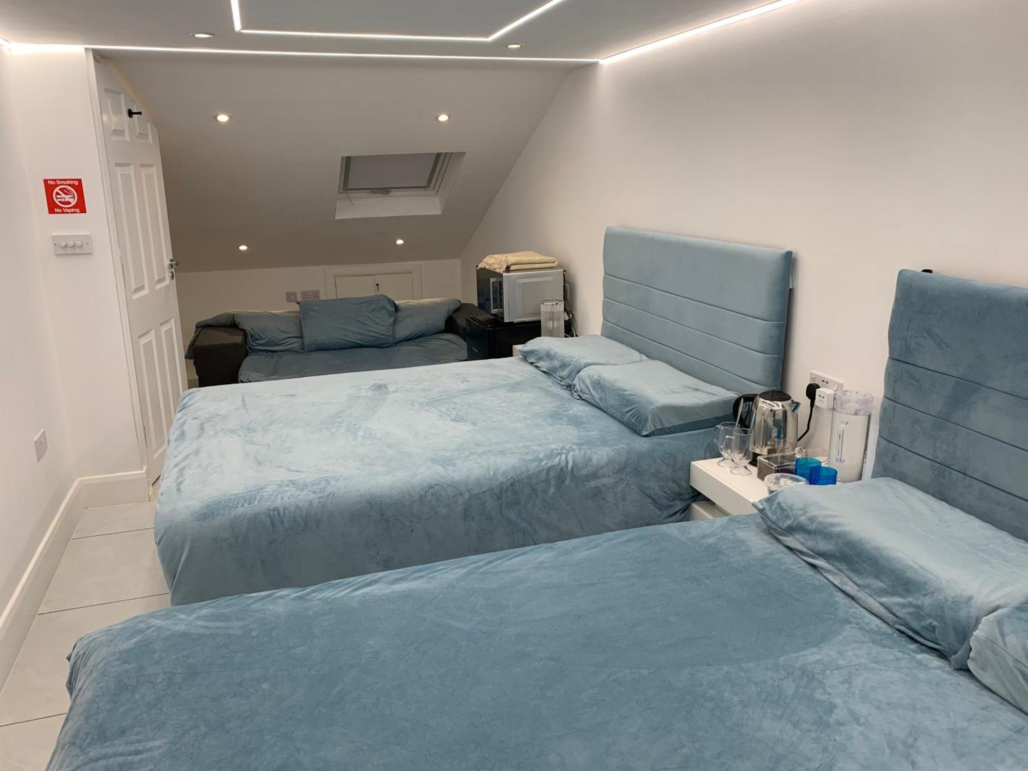Air Conditioned Modern Double Bed Room With Private Attached Bathroom - Free Parking - Near London Heathrow Airport & Southall Broadway Exterior foto